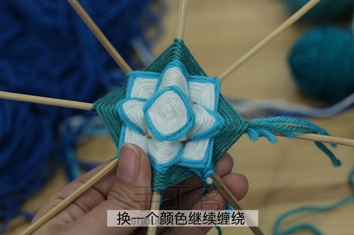 蒂哩哩原创曼陀罗编织--蓝莲花 第8步