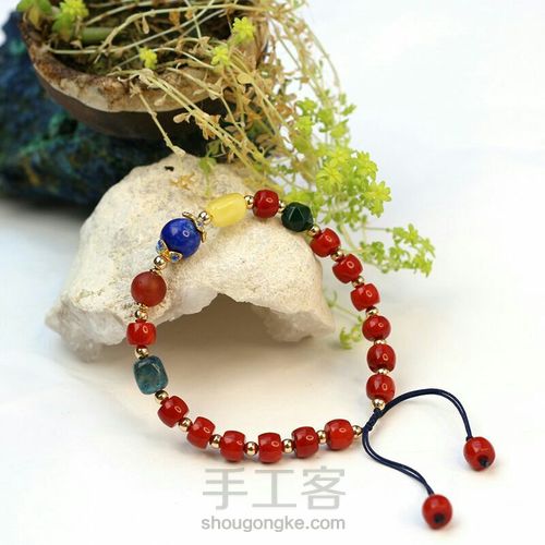 对妈妈来说,世界上最好看的手链一定是你亲手制作的那条! 第12步