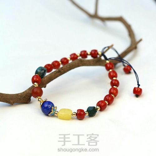 对妈妈来说,世界上最好看的手链一定是你亲手制作的那条! 第13步