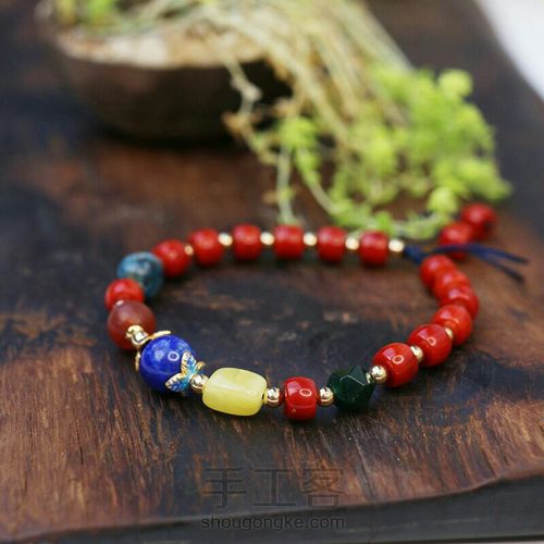 对妈妈来说,世界上最好看的手链一定是你亲手制作的那条! 第14步