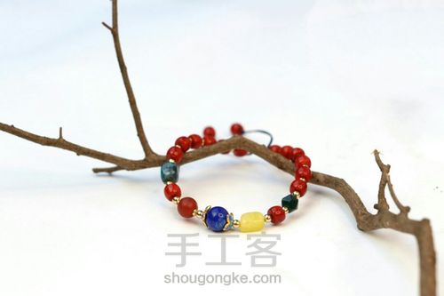 对妈妈来说,世界上最好看的手链一定是你亲手制作的那条! 第15步