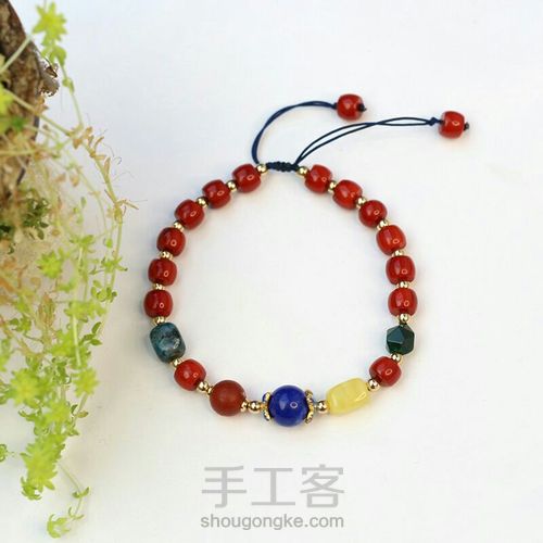 对妈妈来说,世界上最好看的手链一定是你亲手制作的那条! 第16步