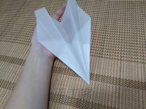 一个小细节，让你的纸飞机飞得更远。 第15步