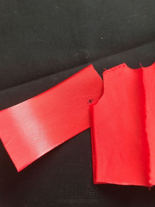 用丝带做六分娃秀和装上衣 第8步