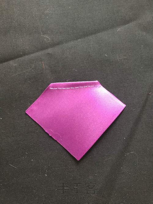 丝带六分娃肚兜 第2步