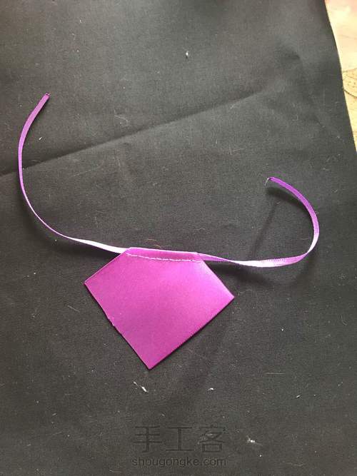 丝带六分娃肚兜 第3步