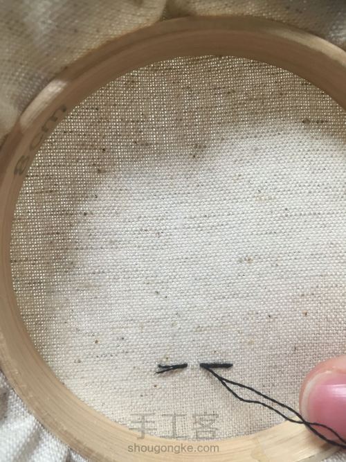 无需打结的起针与完针刺绣方法（适用于直线绣） 第9步