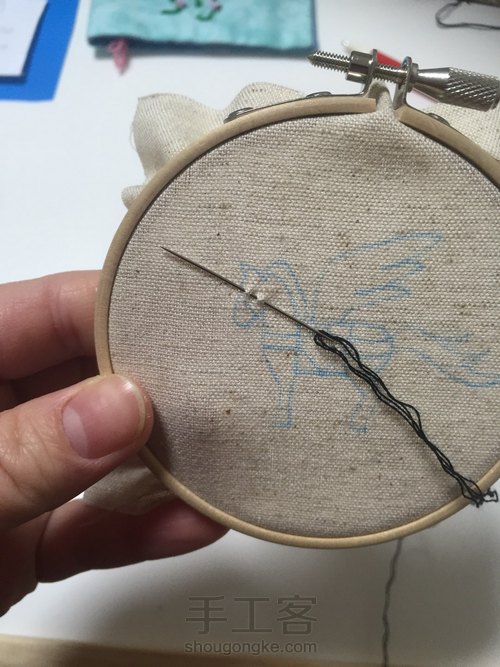 无需打结的起针与完针刺绣方法（适用于直线绣） 第11步