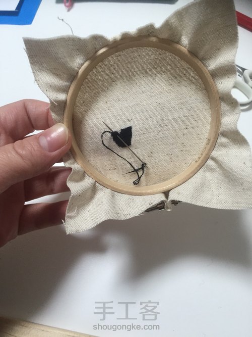 无需打结的起针与完针刺绣方法（适用于直线绣） 第13步