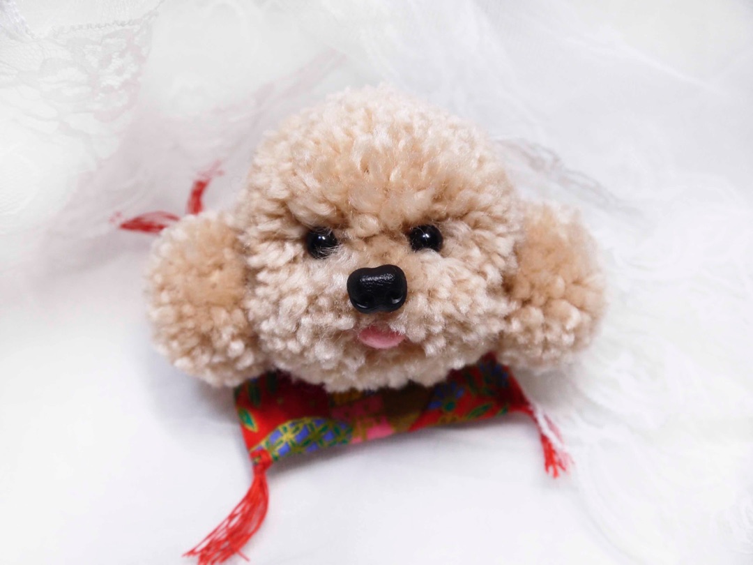 可爱蓬蓬球——萌萌泰迪狗狗
利用绕球器和羊毛线制作出一只非常逼真的泰迪狗狗～重点是非常的简单呢～