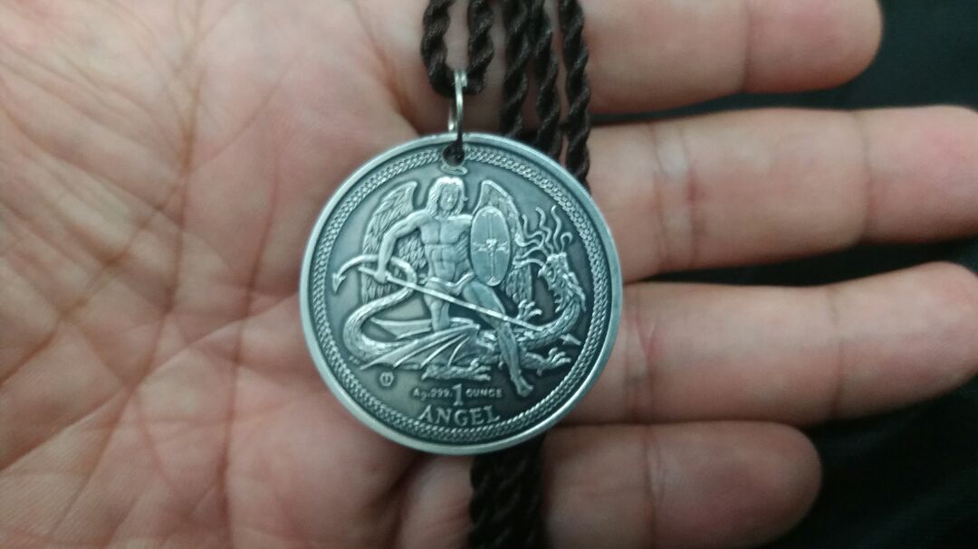 安全无毒，简单易学，本次我用一枚英属马恩岛大天使长米迦勒屠龙1盎司银币做的护身符来演示。