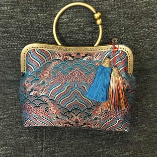 江水海崖花纹口金包