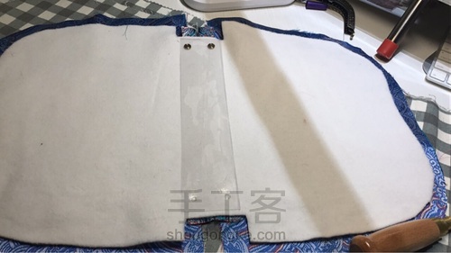 江水海崖花纹口金包 第4步