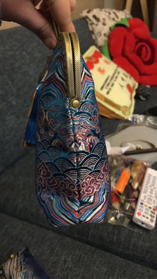 江水海崖花纹口金包 第12步