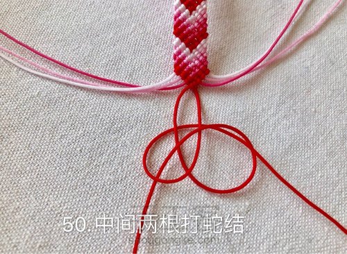 渐变色斜卷结情侣手绳 第52步