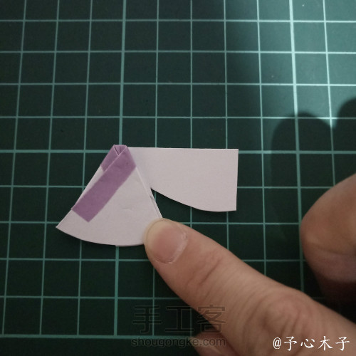 【折纸】汉服教程。第一次尝试纸艺汉服，阿月可以再接再厉，对吧 第2步