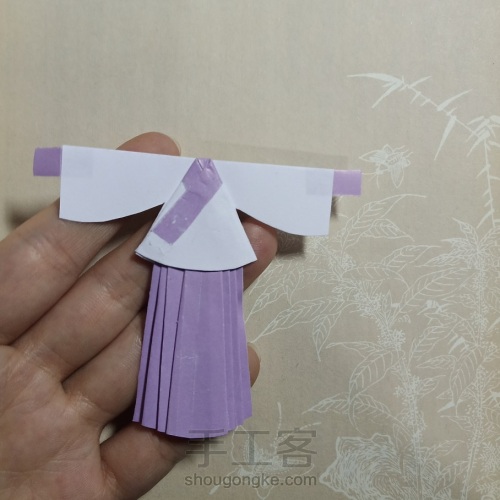 【折纸】汉服教程。第一次尝试纸艺汉服，阿月可以再接再厉，对吧 第7步