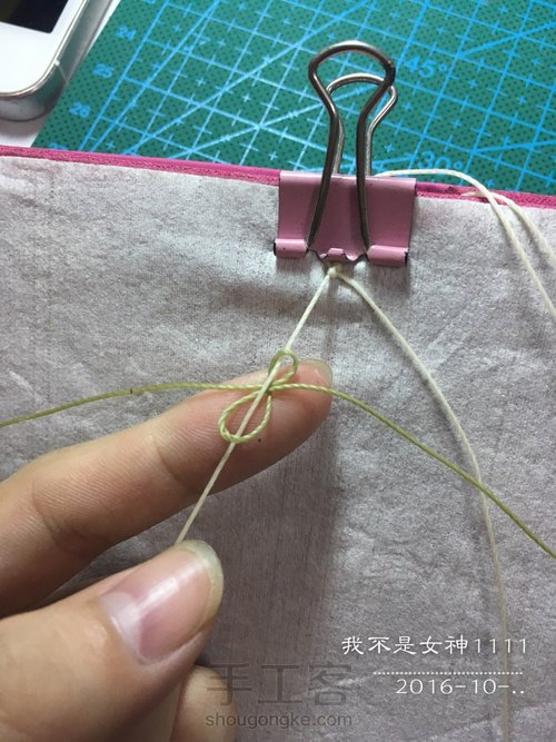 双面鼓的水晶无孔石头包边macrame 第8步