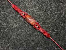 南红桶珠小手链，喜庆的颜色刚好配这个节日很多的冬天～