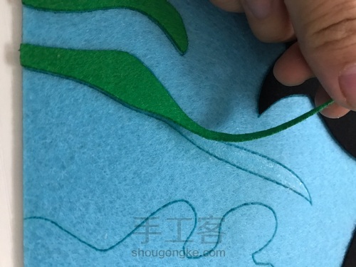 大鱼不织布粘贴画 第5步