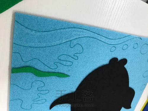 大鱼不织布粘贴画 第6步