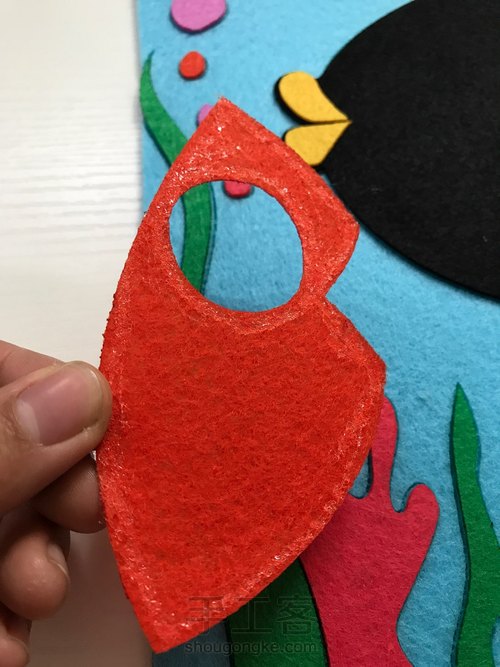 大鱼不织布粘贴画 第19步