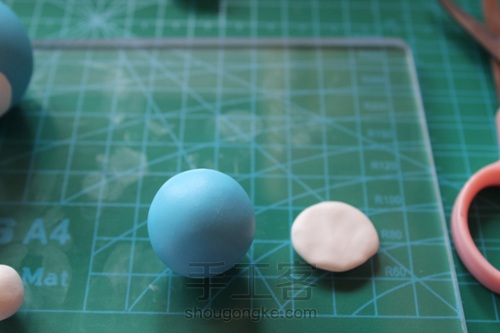 哆啦A梦手机软陶支架 第1步