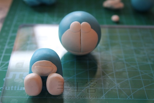 哆啦A梦手机软陶支架 第6步