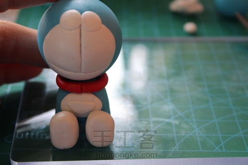 哆啦A梦手机软陶支架 第9步