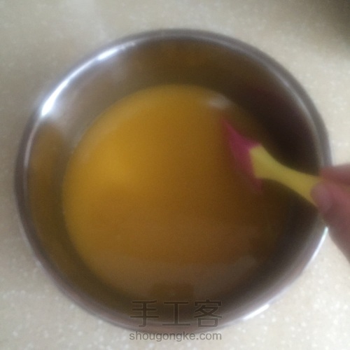 超级保湿的小黄油酸奶皂教程 第4步