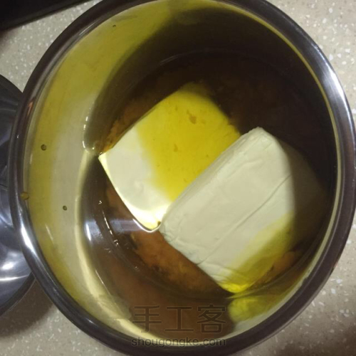 超级保湿的小黄油酸奶皂教程 第7步