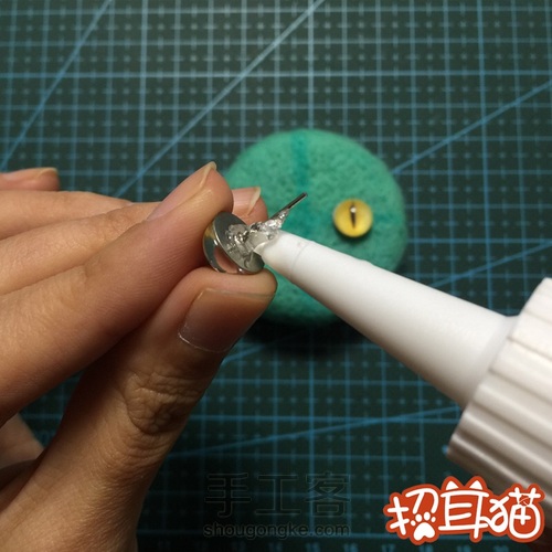 【招耳猫】羊毛毡教程之可爱蓝色猫咪 第4步