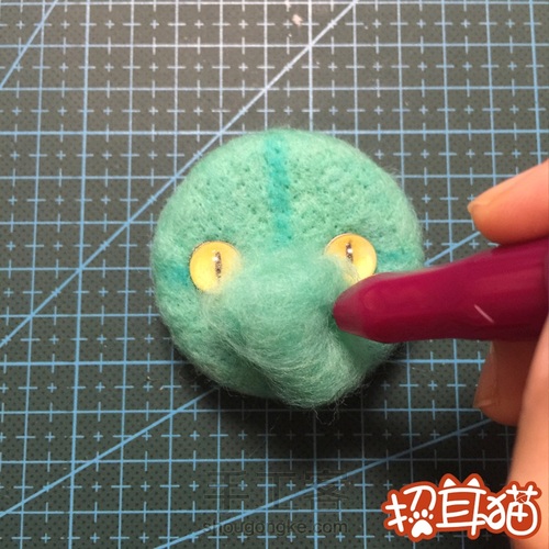 【招耳猫】羊毛毡教程之可爱蓝色猫咪 第6步