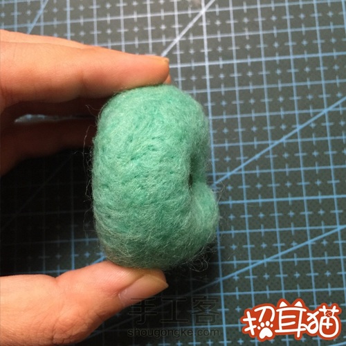 【招耳猫】羊毛毡教程之可爱蓝色猫咪 第11步