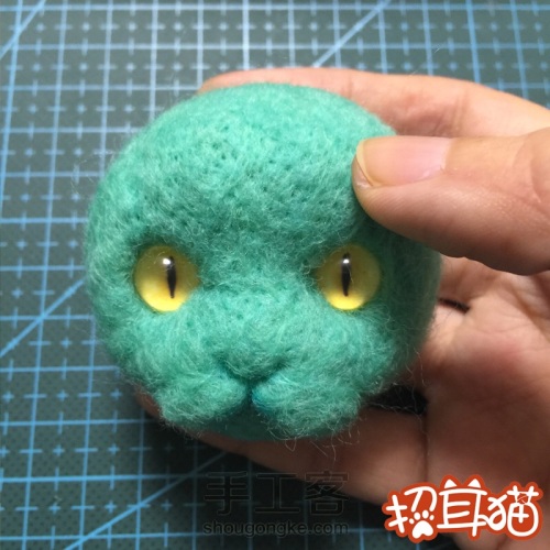 【招耳猫】羊毛毡教程之可爱蓝色猫咪 第20步