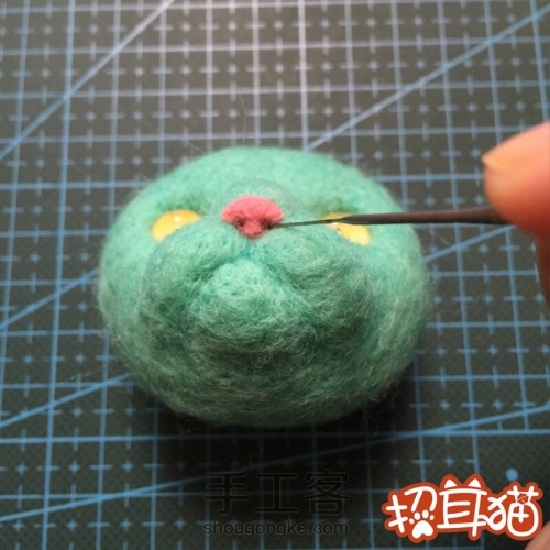 【招耳猫】羊毛毡教程之可爱蓝色猫咪 第25步