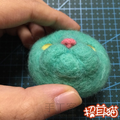 【招耳猫】羊毛毡教程之可爱蓝色猫咪 第27步