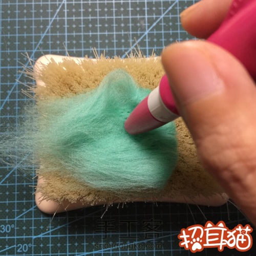 【招耳猫】羊毛毡教程之可爱蓝色猫咪 第33步