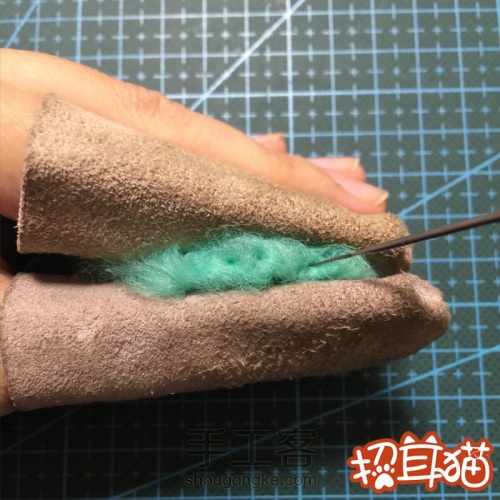 【招耳猫】羊毛毡教程之可爱蓝色猫咪 第34步