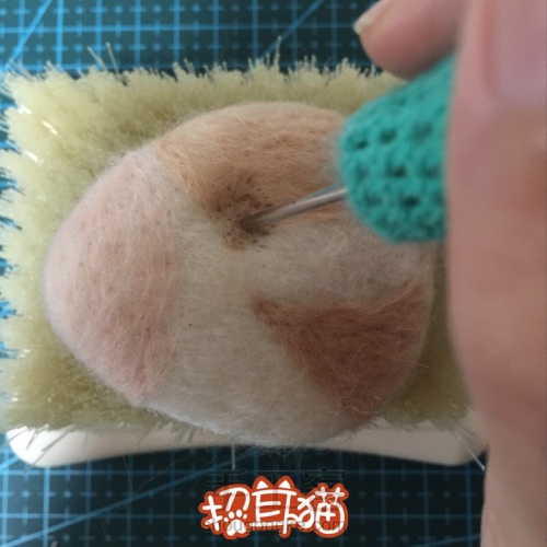 【招耳猫】羊毛毡教程之松鼠胸针 第9步