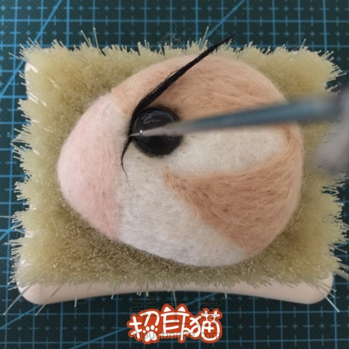 【招耳猫】羊毛毡教程之松鼠胸针 第11步