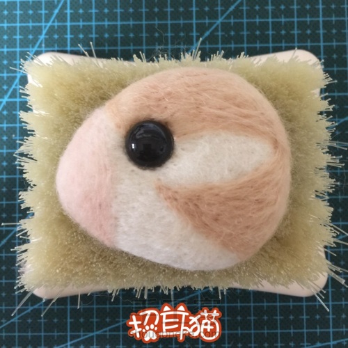 【招耳猫】羊毛毡教程之松鼠胸针 第10步