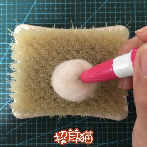 【招耳猫】羊毛毡教程之松鼠胸针 第23步