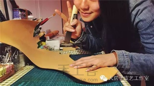 手工植鞣半圆包制作过程 — 你的产品故事 第3步