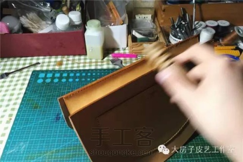 手工植鞣半圆包制作过程 — 你的产品故事 第13步