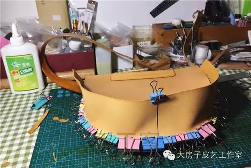 手工植鞣半圆包制作过程 — 你的产品故事 第18步