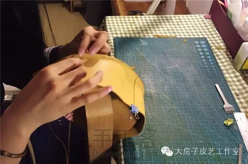 手工植鞣半圆包制作过程 — 你的产品故事 第21步