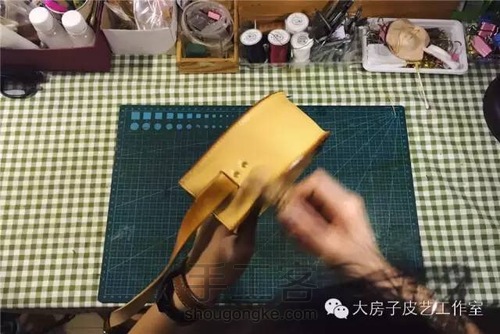 手工植鞣半圆包制作过程 — 你的产品故事 第23步