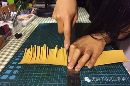 手工植鞣半圆包制作过程 — 你的产品故事 第24步