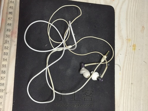 废旧耳机改造单边短线耳机 第1步